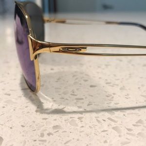 CAVEAT OAKLEY SUNGLASSES